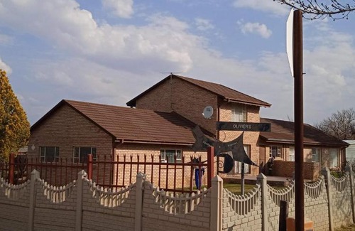 Kestell Bed & Breakfast | Nyathi Bed & Breakfast