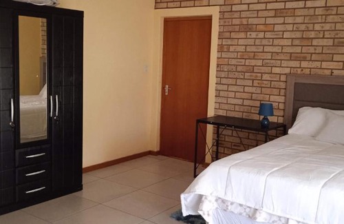 Kestell Bed & Breakfast | Nyathi Bed & Breakfast