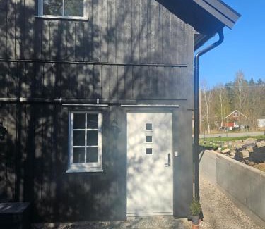 Svartinge Apartment | Nybyggt modernt gästhus nära naturen