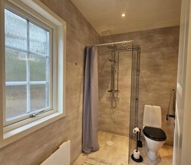 Svartinge Apartment | Nybyggt modernt gästhus nära naturen