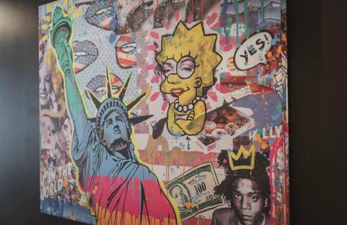 Northwest Edmonton House | NYC Loft Inspired 12 mins to WEM Vintage arcade