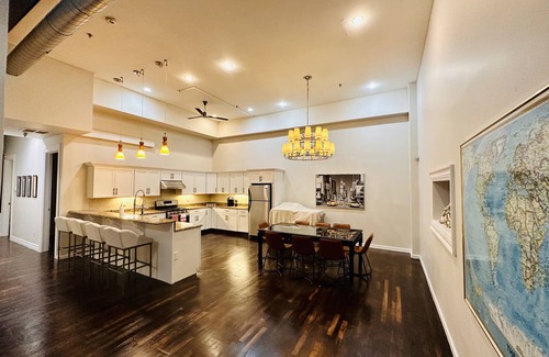 North Bergen Apartment | NYC style loft apartment 10 min to Times Sq. 2 Parking space avail!