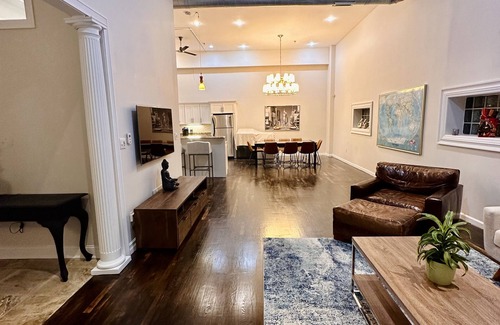 North Bergen Apartment | NYC style loft apartment 10 min to Times Sq. 2 Parking space avail!