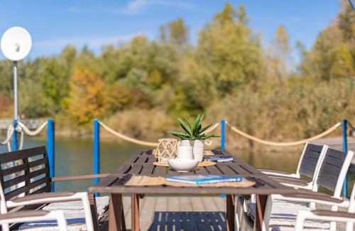 Jarovce House | Očarujúci Houseboat na Dunaji