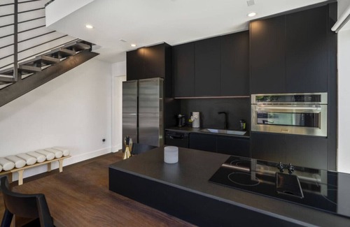 South Central Houston House | O'Four Lofts North, Luxury Cabin Retreat