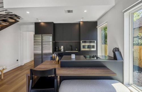 South Central Houston House | O'Four Lofts North, Luxury Cabin Retreat
