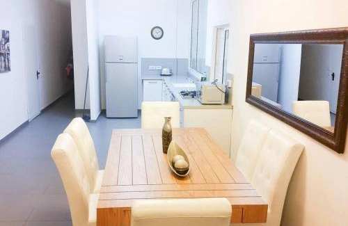 Bat Yam Apartment | Oַ&O Group- Cozy APT Bat-Yam 3 Min Walk To Beach