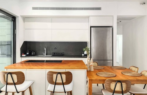 Bat Yam Apartment | O&O Group – Stylish 3BR Tower | Seaview | Parking