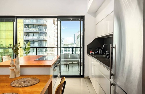 Bat Yam Apartment | O&O Group – Stylish 3BR Tower | Seaview | Parking