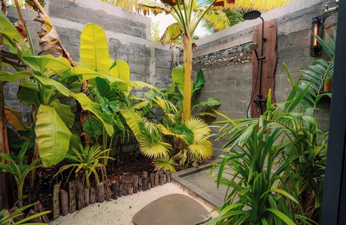 Kanifinolhu Island Resort | Oaga Art Resort