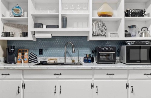 Cave City Apartment | Oak and Amber-Southern charm with timeless heritage of KY