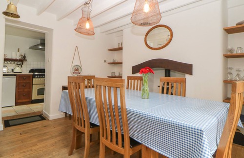 Turnchapel Cottage | OAK COTTAGE, pet friendly, character holiday cottage in Hooe