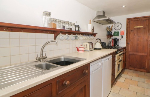Turnchapel Cottage | OAK COTTAGE, pet friendly, character holiday cottage in Hooe