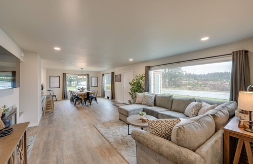 Oak Harbor House | Oak Harbor Vacation Rental - 3 Mi to Downtown