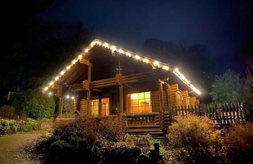 Aymestrey Cabin | 'oak' Log Cabin With hot tub