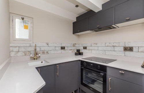 Hurstpierpoint Apartment | Oak Rooms, Historic Charm and Luxury in Hurstpierpoint High Street