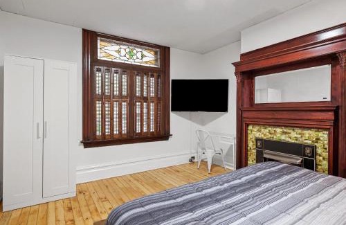 South Oakland House | Oakland, Pittsburgh !A Modern and Stylish Private Bedroom with Shared Bathroom