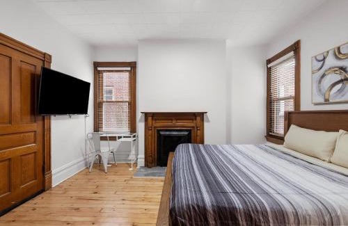 South Oakland House | Oakland, Pittsburgh !D Modern and Stylish Private Bedroom with Shared Bathroom