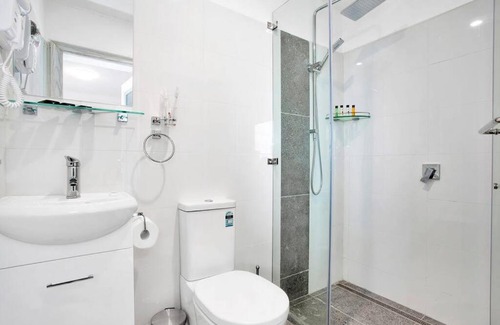 Burnie House | Oakleigh Guest house with Ocean Views - Room 6