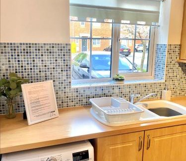 Corby House | Oakley Vale House and Garden! Free Private Parking, TV, Fully Equipped