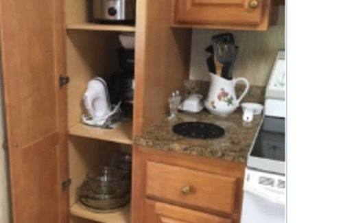 Forest Hills House | Oakmont CC 24min,9.5mi 2 bedroom, off-st parking