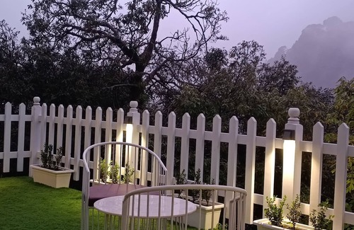 Landour House | Oakwood 302 - Elegant Private Room With Balcony at Landour, Mussoorie