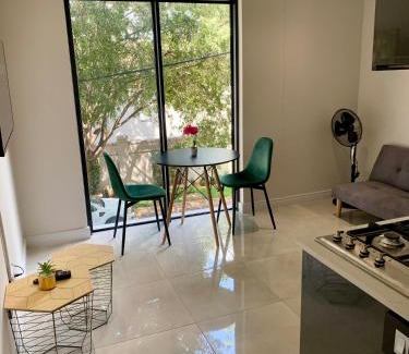 Houghton Estate Apartment | OAM The Paramount Rosebank Luxury One-Bedroom