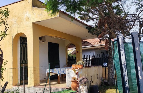 Contrada Pantano d'Arci House | Oasi Marina: Tranquilla Villetta Immersa nel Verde a 2 Passi dal Mare