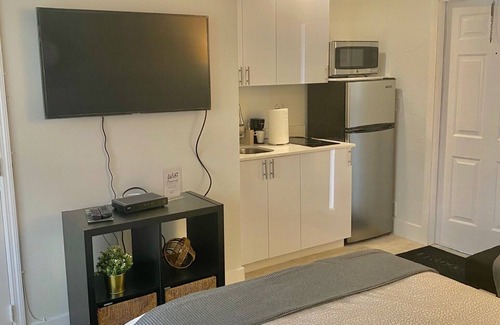 Royal Poinciana Hotel | Oasis at Hollywood - Sleeps 4 - Unit 5