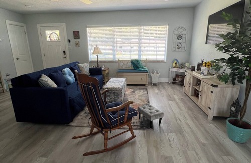 Mount Dora Cottage | Oasis At The Ruiz's - Come Relax, Have Fun, Or Enjoy The Arcade