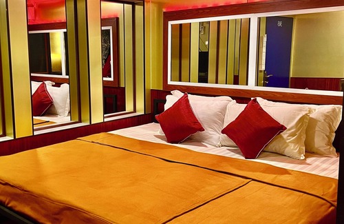 Yangon downtown Hotel | Oasis Floating Hotel Yangon