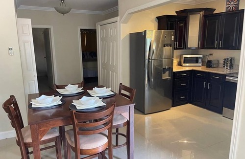 Saint Andrew Apartment | Oasis@Lindsay: Centrally Located Kingston 2 bed Apt