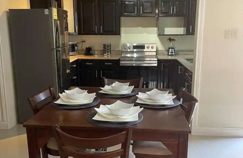 Saint Andrew Apartment | Oasis@Lindsay: Centrally Located Kingston 2 bed Apt