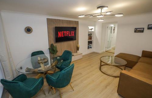 Cupar Apartment | Oasis Retreat Hot Tub Cupar