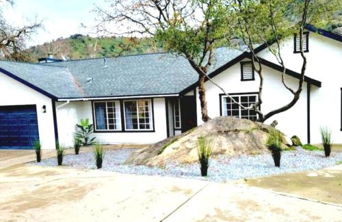 Three Rivers House | Oasis Riverfront House -10 min to Sequoia