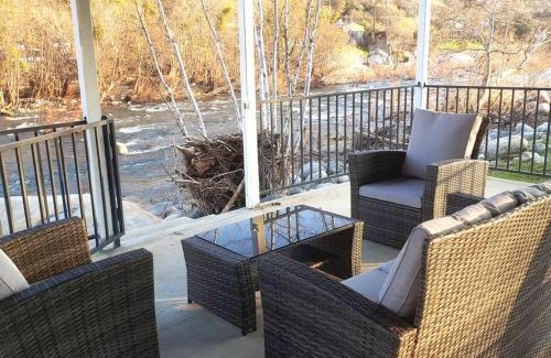 Three Rivers House | Oasis Riverfront House -10 min to Sequoia