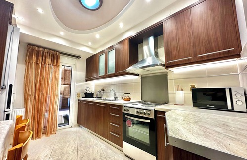 Heraklion Apartment | OASIS URBAN APARTMENT-Private Patio, 1min From All Amenities, 24/7 On Call Help