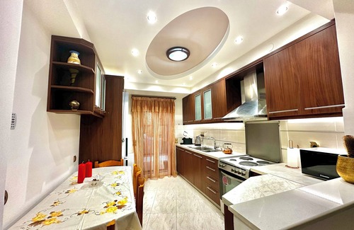 Heraklion Apartment | OASIS URBAN APARTMENT-Private Patio, 1min From All Amenities, 24/7 On Call Help