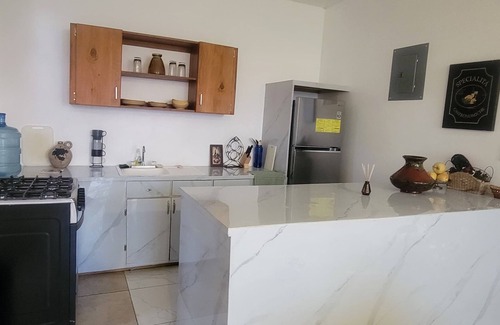 Palmetto Bay Condo | OasisCharming 2-bedroom condo WiFi, AC with amazing views of ocean/Crawfish Rock