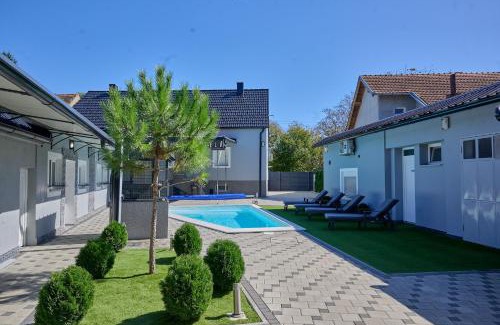 Staro Petrovo Selo Villa | Oaza Mira LAZE