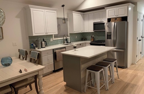 Dover Beaches North House | OB2 Bay front 3 bedroom home- walk to beach {top floor living only}