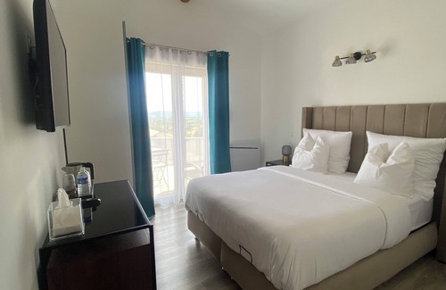 Bourg-Saint-Andeol House | OBAINSOLEIL