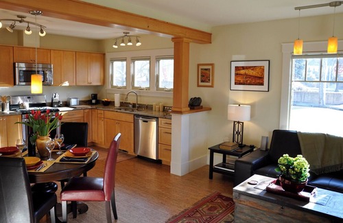 Historic Downtown District Apartment | Oberon -Second Spring Property 1-3 Bedroom Luxury Rentals In Downtown Ashland