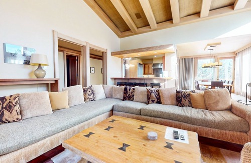 Mammoth Lakes House | Obsidian #1 (4-Bedroom Home) with Pool by RedAwning