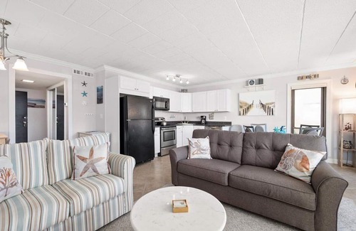 Midtown Ocean City Condo | Ocean Block 2 BR 2 BA Unit - Short Walk to the Beach!