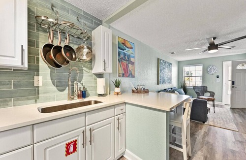 Jacksonville Beach Villa | Ocean Blue Cottage|1 Block to Beach| Close to Mayo