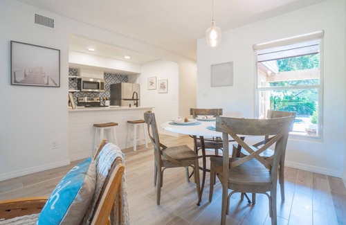 Vilano Beach House | Ocean Breeze Retreat - 6 minute walk to the beach!