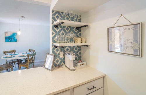 Vilano Beach House | Ocean Breeze Retreat - 6 minute walk to the beach!