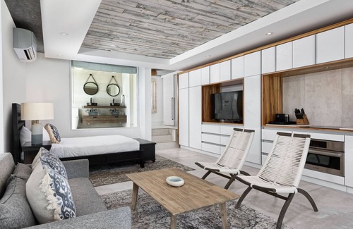 Leeward Settlement Villa | Ocean Dream 5 BR Villa Aqua - Oceanfront