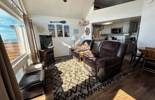 Smith River Cabin | Ocean Front Cabin 14 with Private Jacuzzi & Gorgeous Views (Private Beach Owned by White Rock Resort)